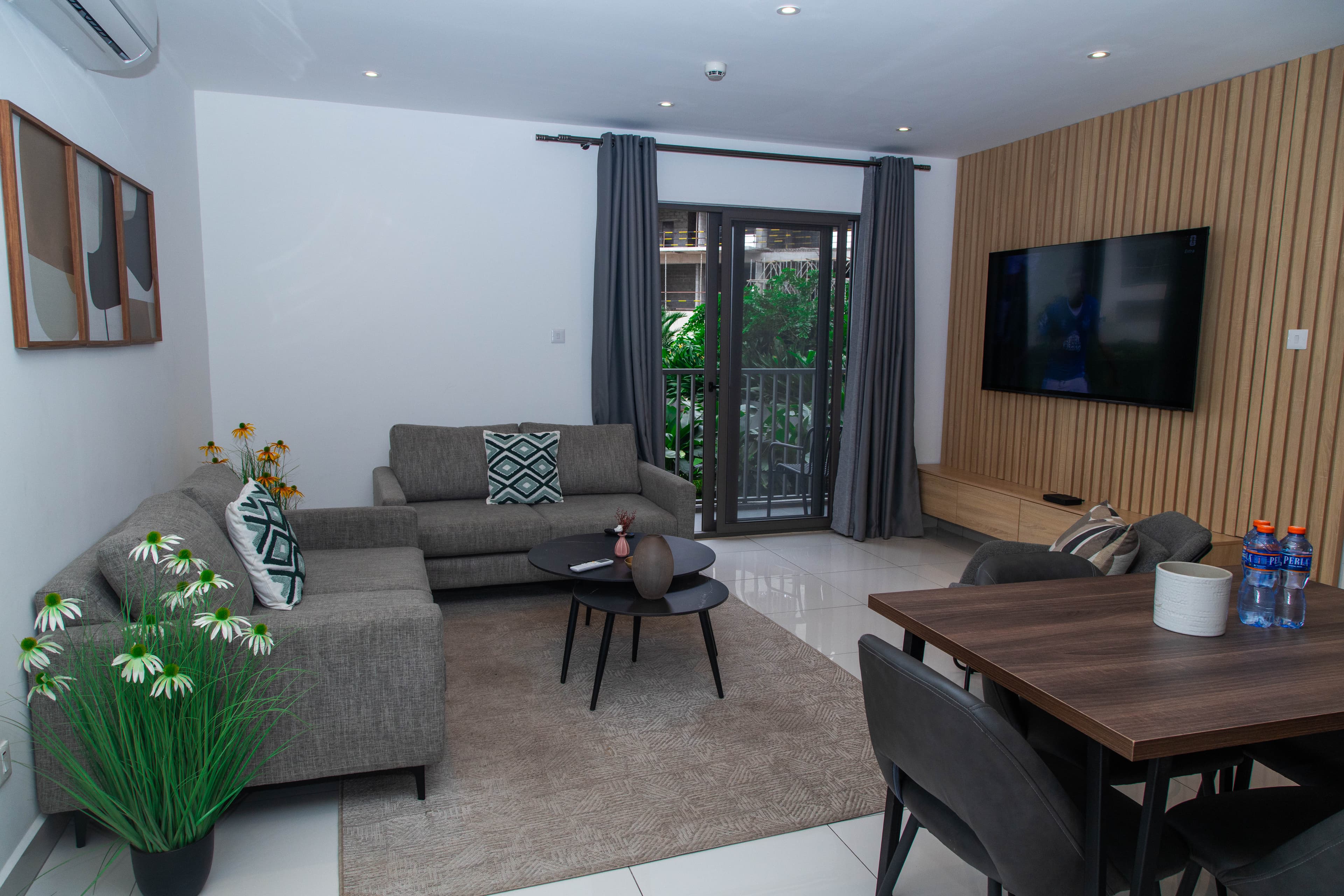 Loxwood Family 2BR | Airport City • Pool • Balcony