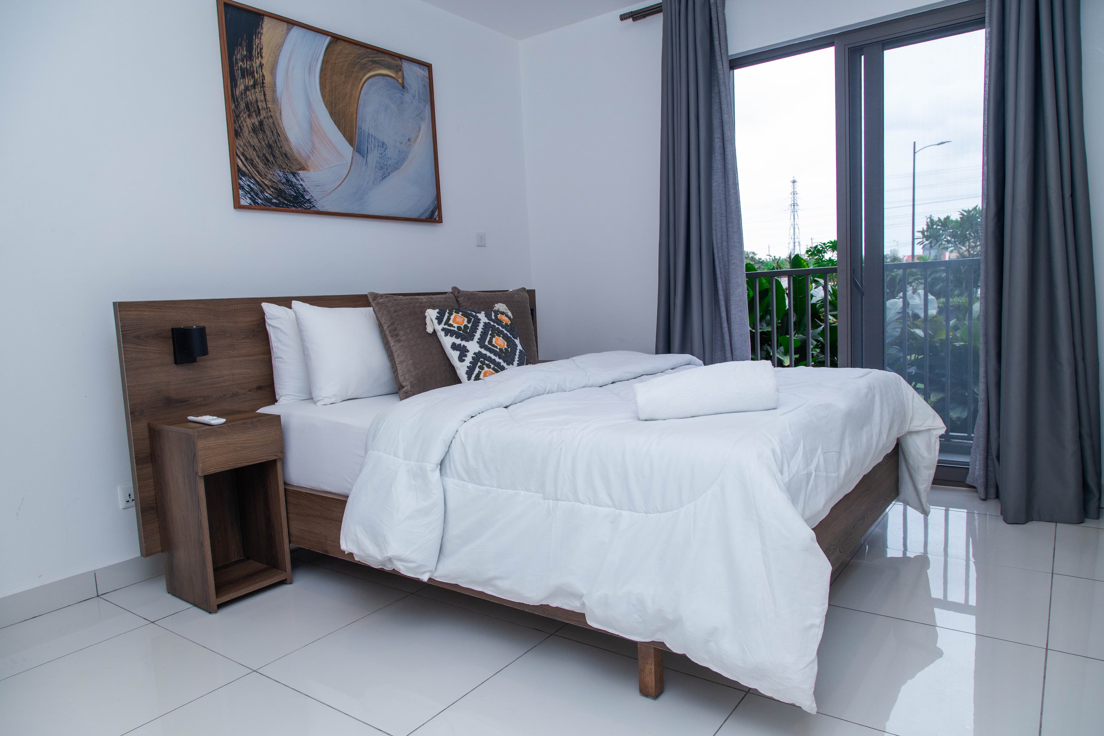Loxwood Family 2BR | Airport City • Pool • Balcony 2