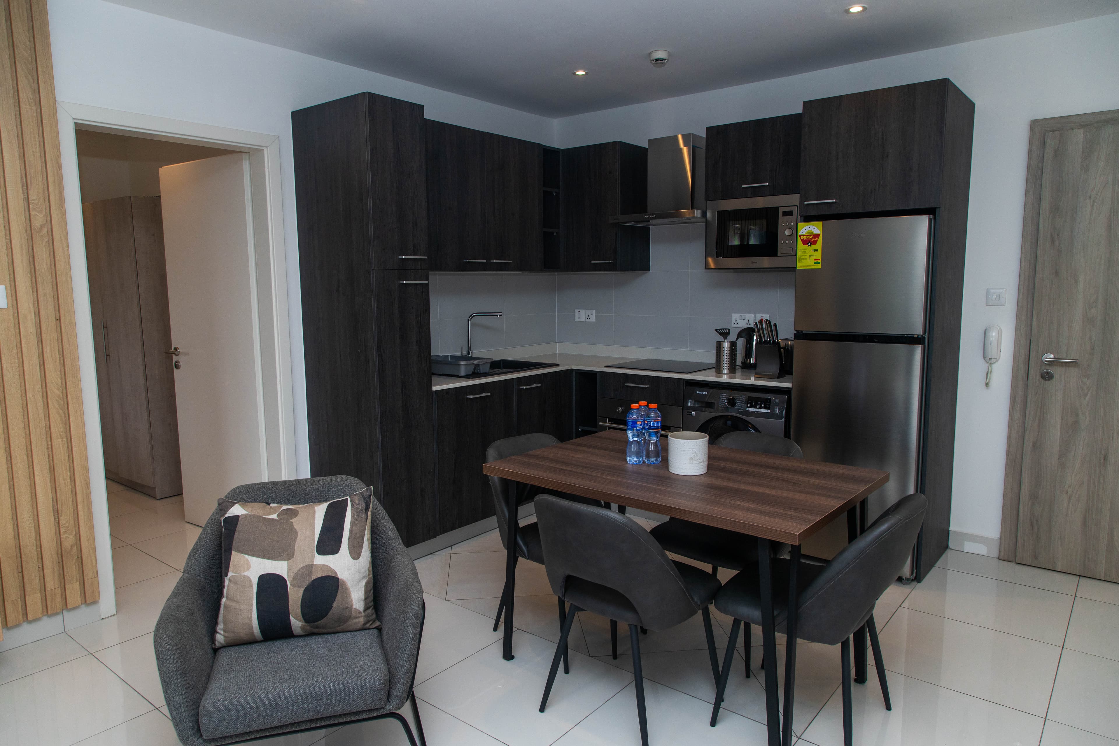 Loxwood Family 2BR | Airport City • Pool • Balcony 3