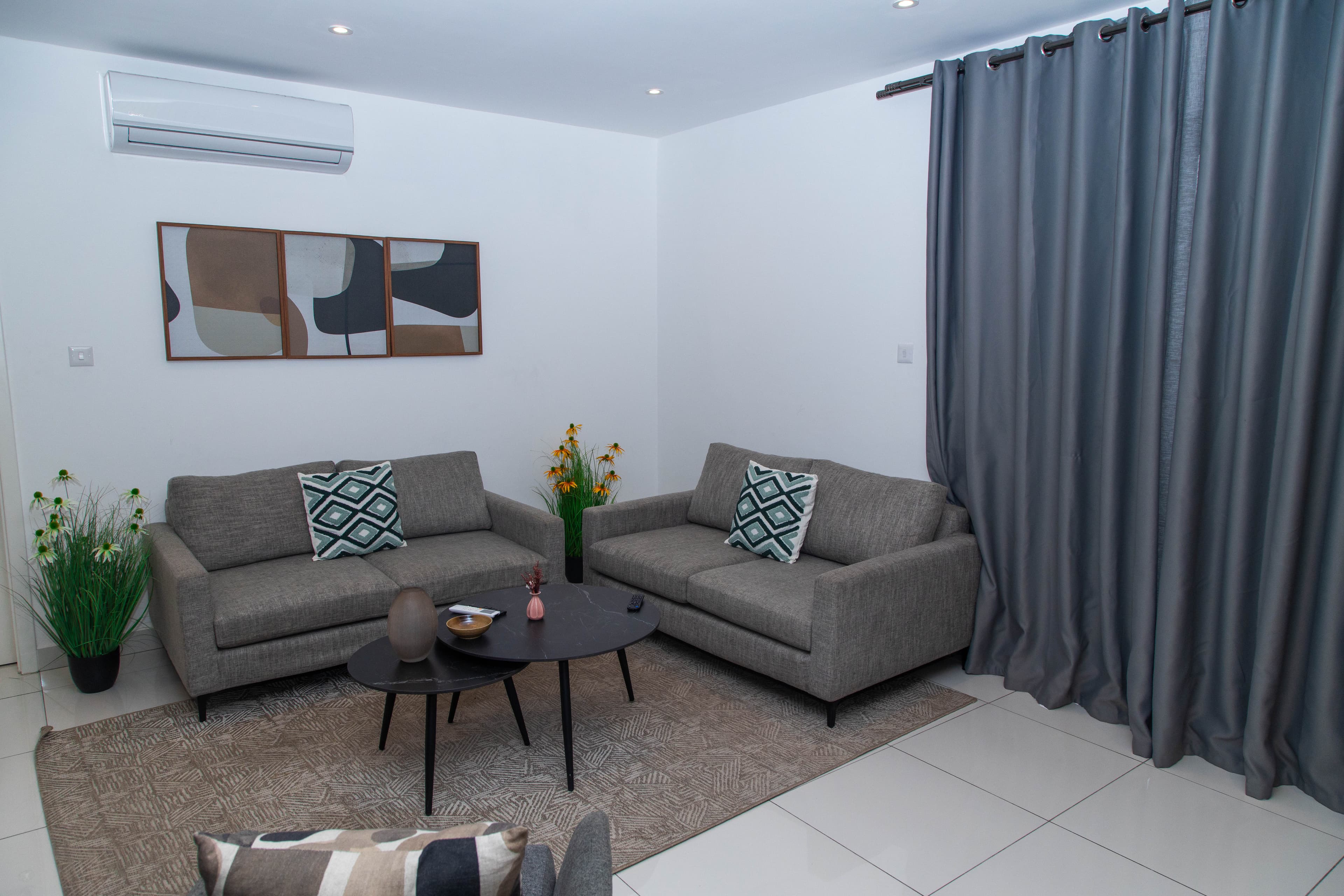 Loxwood Family 2BR | Airport City • Pool • Balcony 4