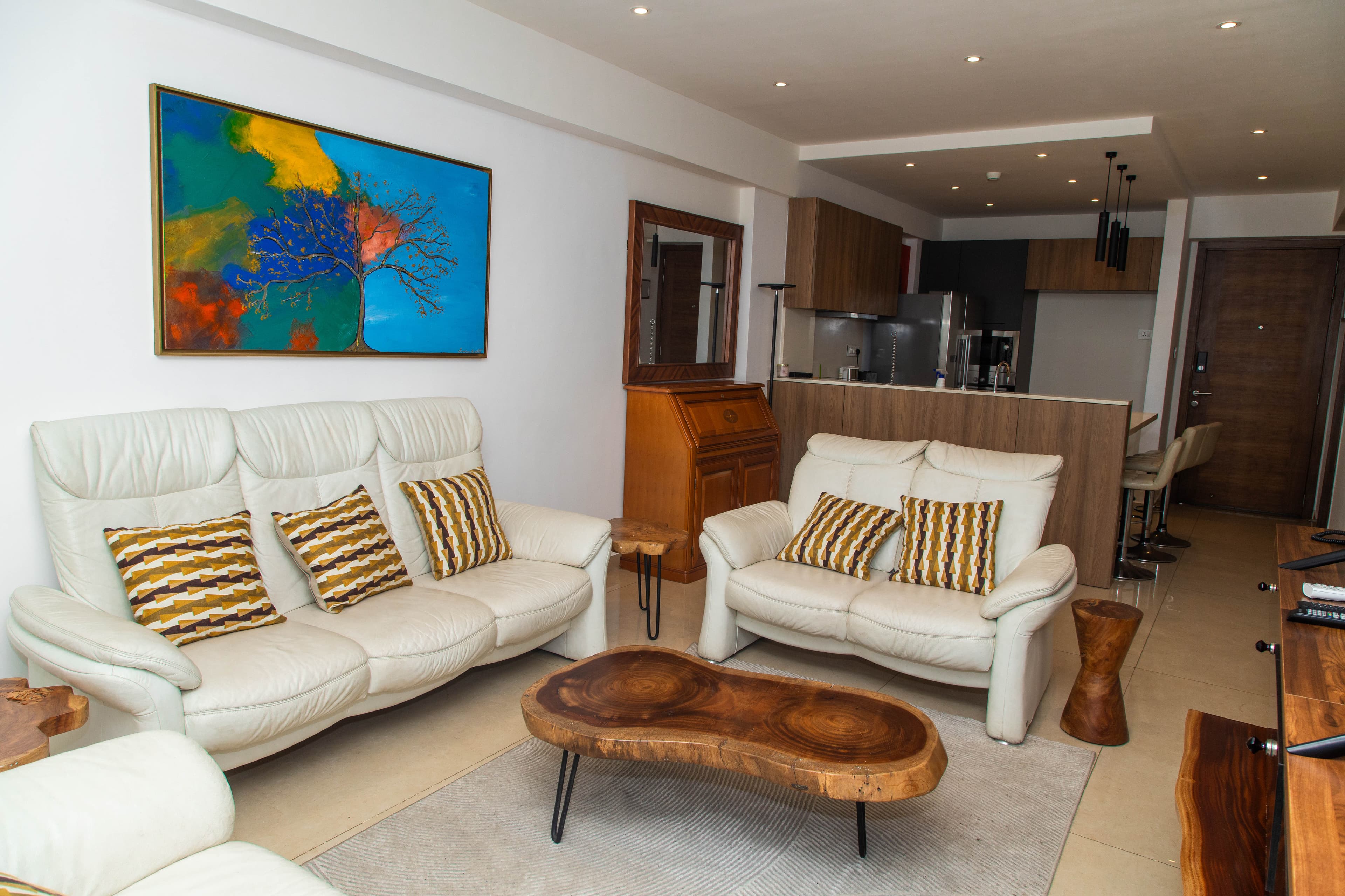 Solaris Executive 1BR Osu | Pool, Gym & Wi-fi