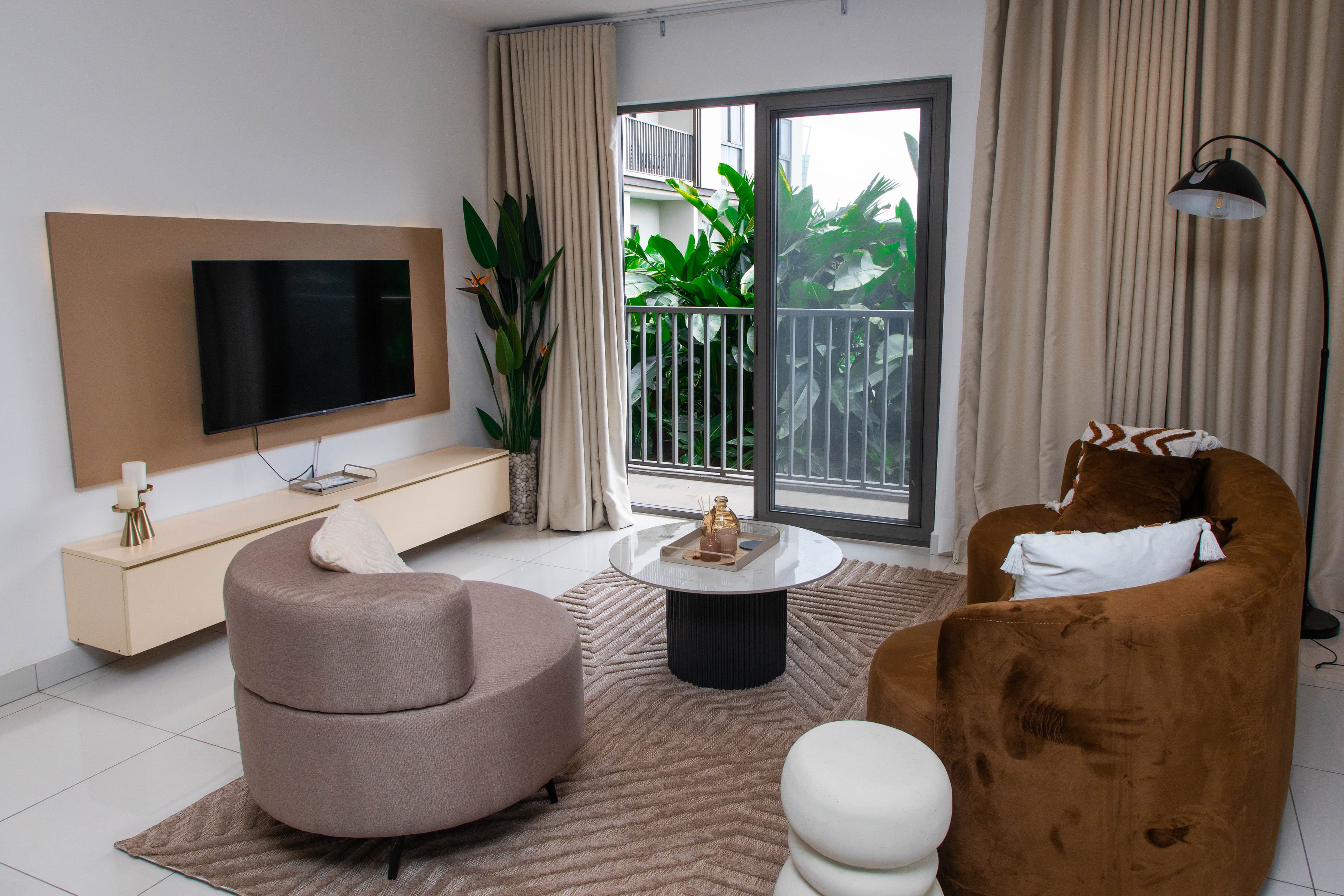 Loxwood Executive 1BR | Airport City • Pool • Gym