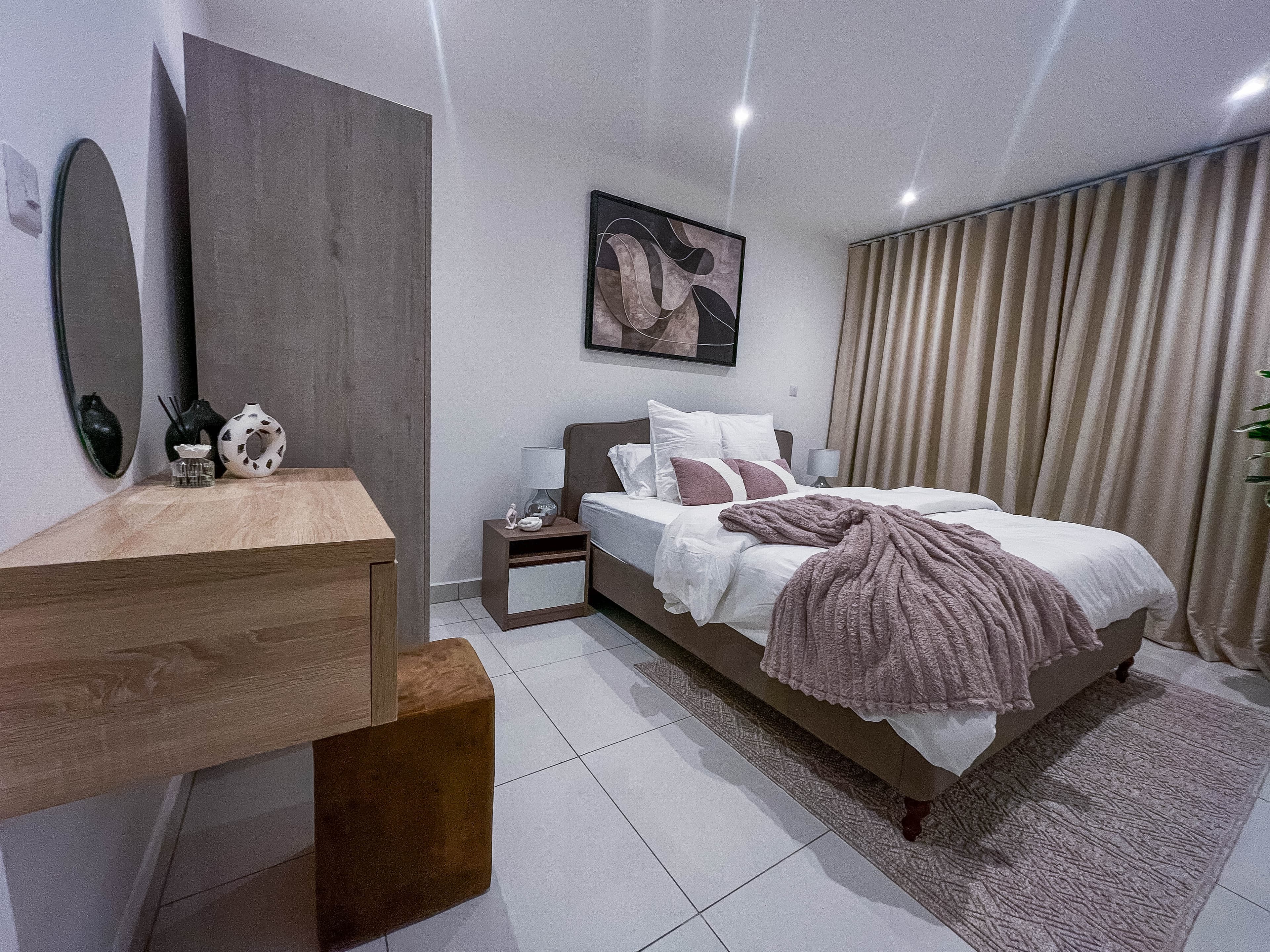 Loxwood Executive 1BR | Airport City • Pool • Gym 2