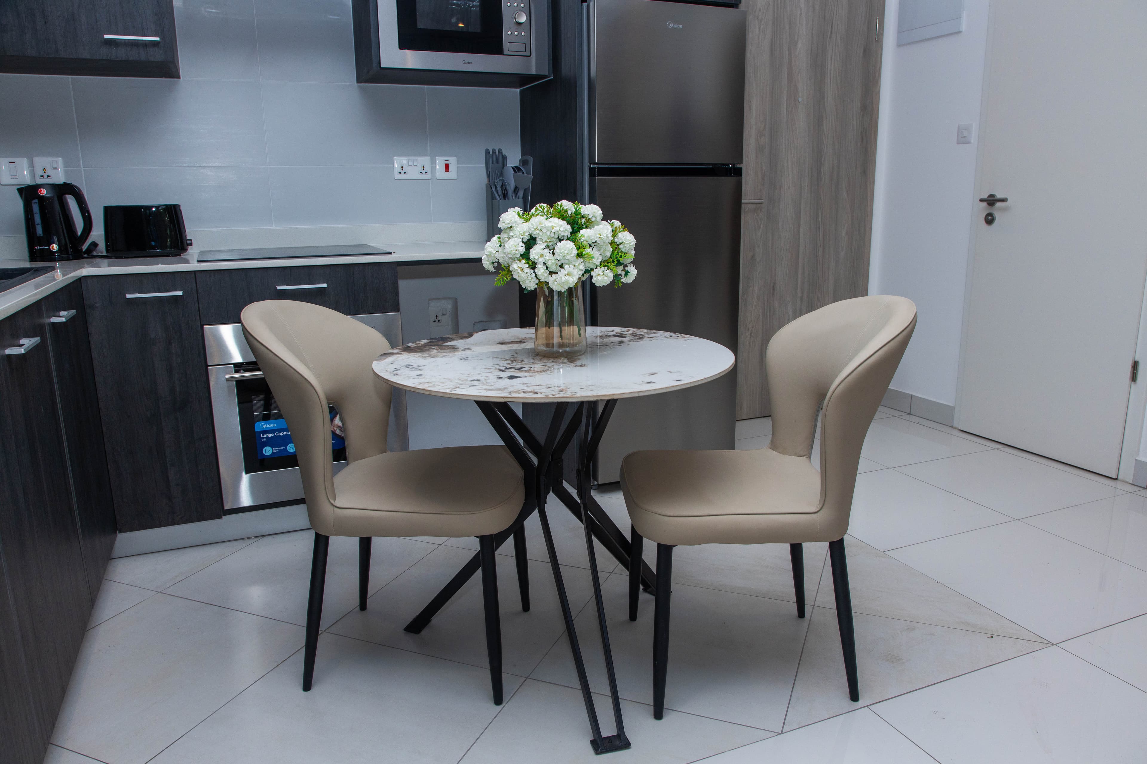 Loxwood Executive 1BR | Airport City • Pool • Gym 5