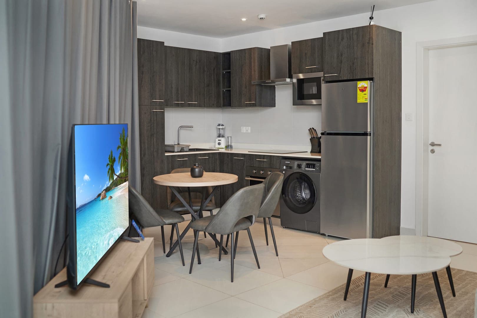 Modern 1BR Loxwood Balcony Pool 10min Airport 2