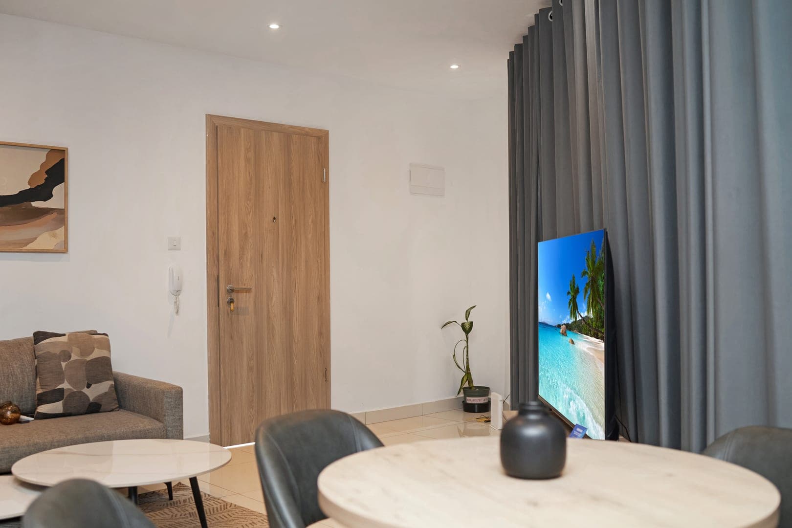 Modern 1BR Loxwood Balcony Pool 10min Airport 3