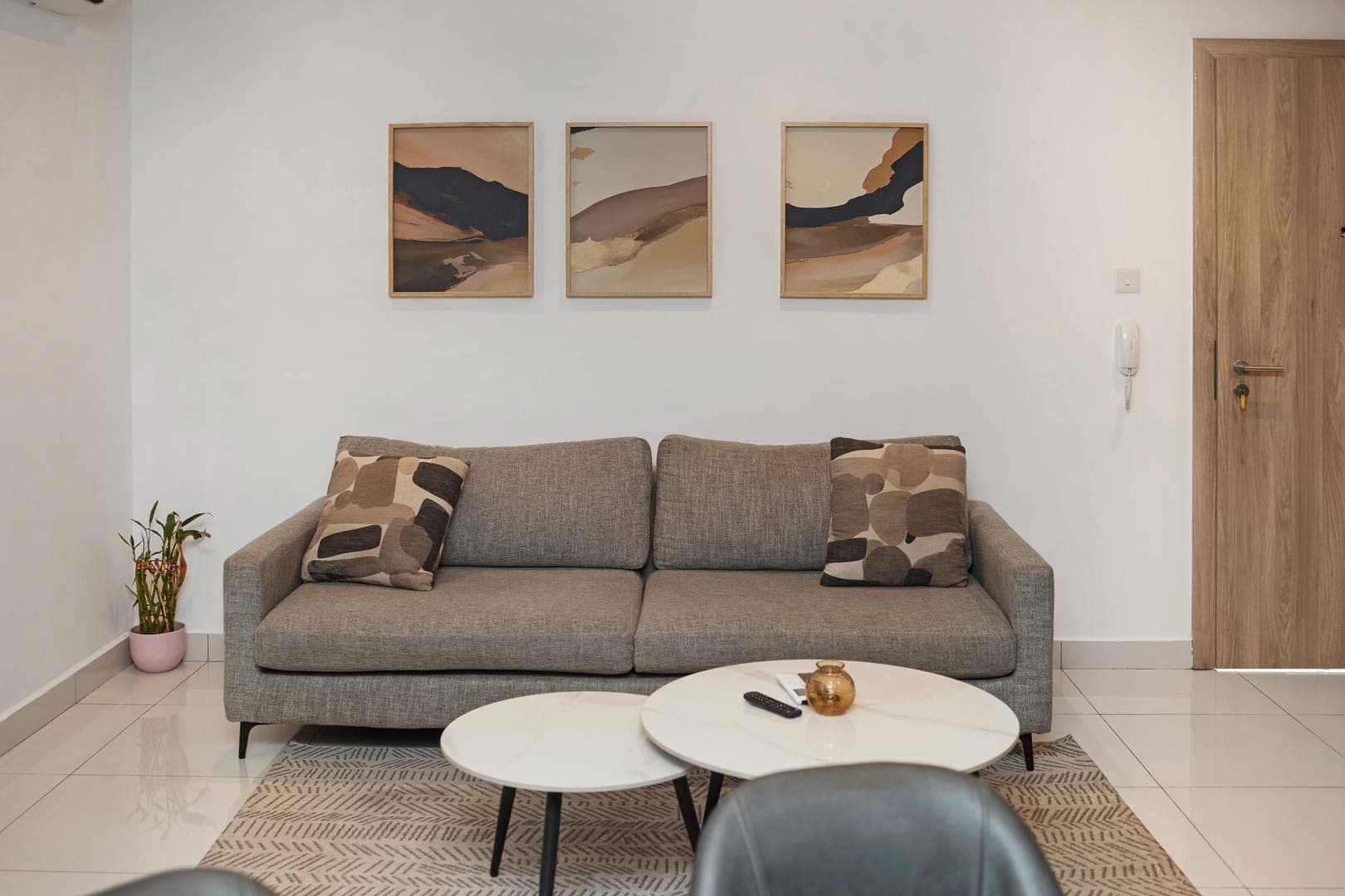 Modern 1BR Loxwood Balcony Pool 10min Airport 4